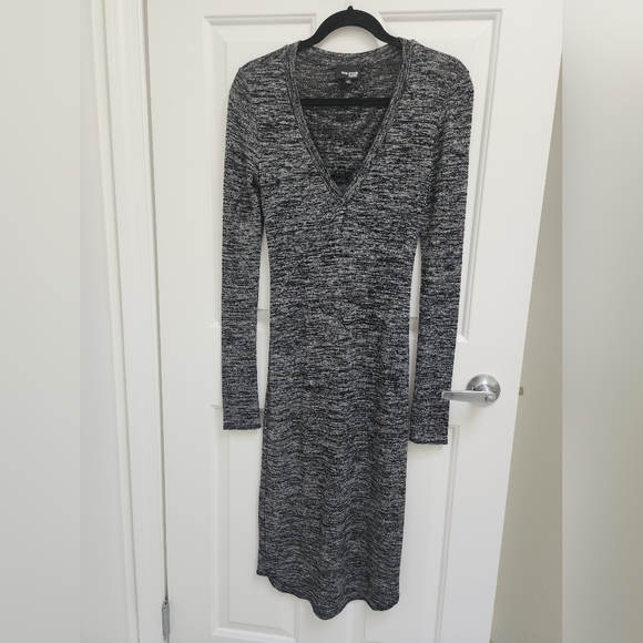 Wilfred Free Lisiere Long Sleeve V Neck Midi Length Dress - Picture 1 of 3